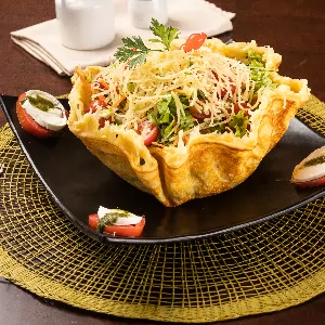 Salada na Cesta de Parmesão